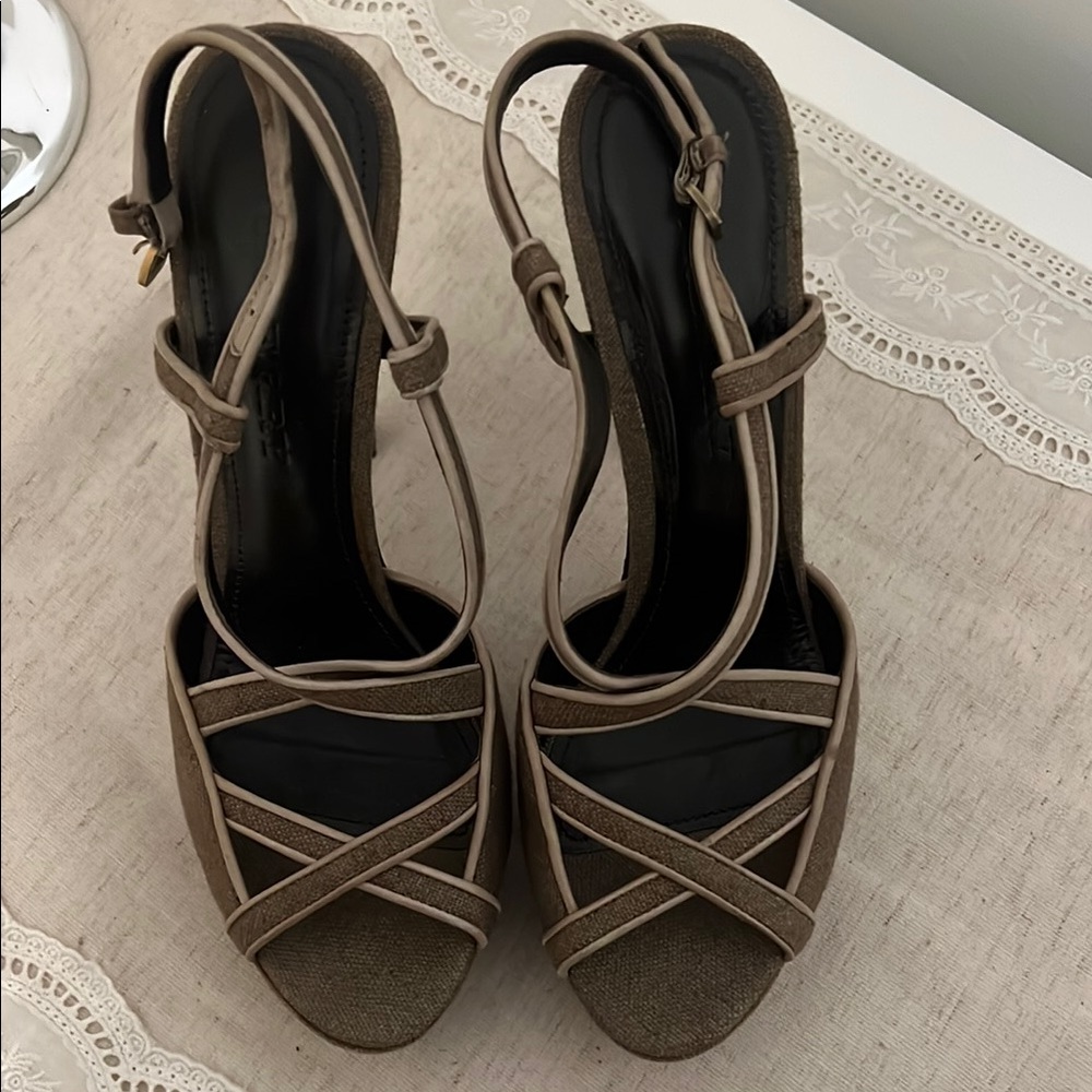 Elegant Women's Strappy Sandals - Brown